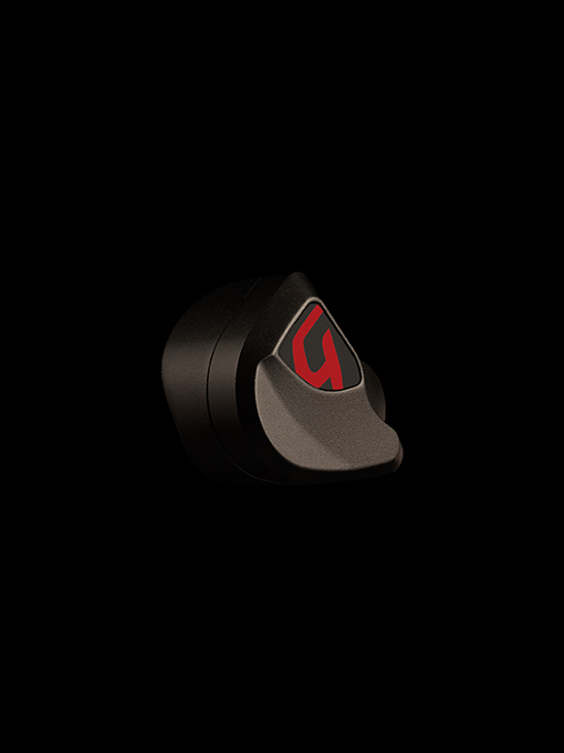 Clariden product shown in a 3:4 angle to highlight its high-strength anodized finish. The image, on black background, emphasizes the durable and refined surface treatment of the Clariden iem.