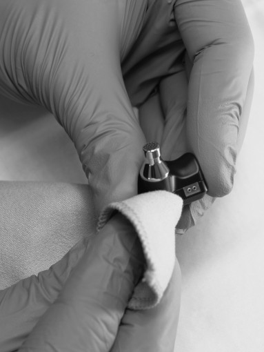 Image of the final cleaning of the Nair product with a microfiber cloth before packaging.
